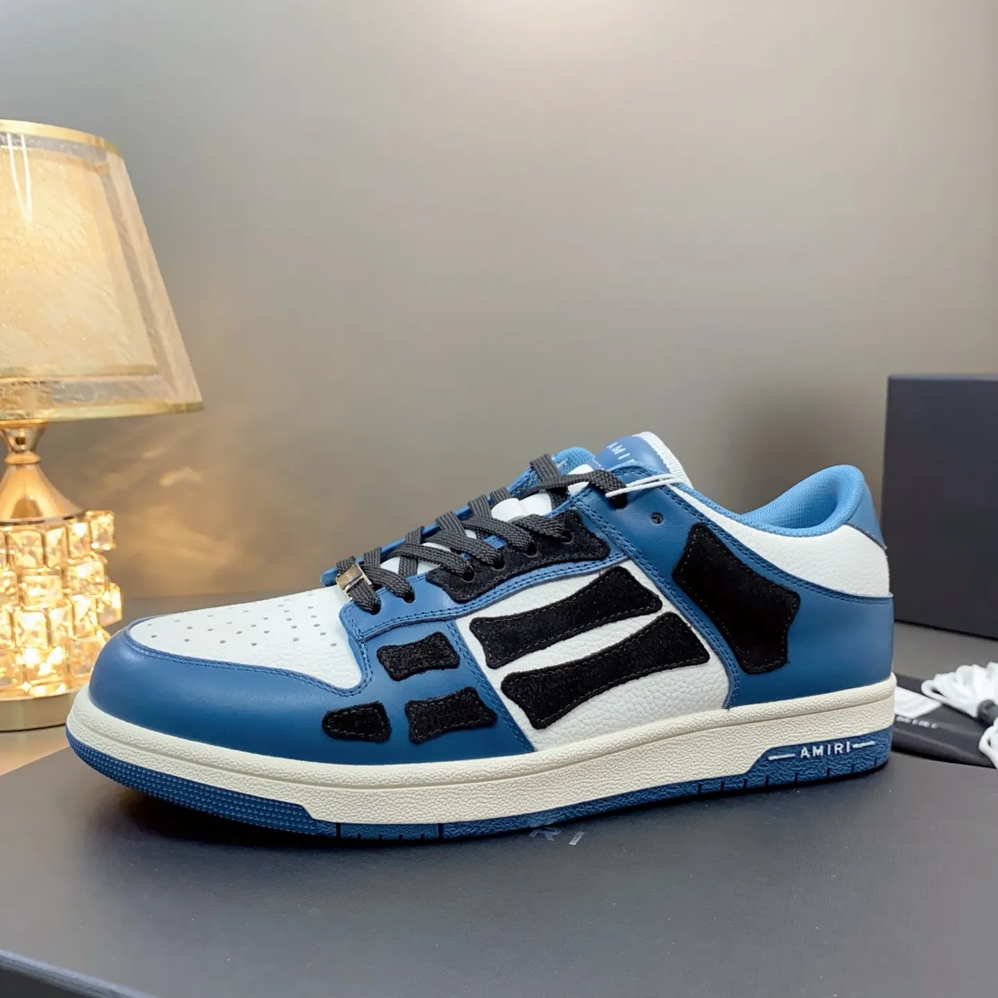 p580🐮🐮AMIRI Couple Style👑 The latest The Pacific Series Couple Style💀🦴Bone Stars Casual Sports Shoes Skateboard Shoes✔️ AMIRI's Pacific shoes are a sneaker that combines luxury and street style. Many celebrities and Internet celebrities have the same style. Its design and workmanship are very exquisite. Made of high-grade cow leather, soft to the touch and highly durable. 💎Fabrics: Original custom imported first-layer cowhide 💎Inner lining: Original customized breathable mesh 💎Foot: Original injection molded one-piece, comfortable, wear-resistant and not tiring for feet 💎Outsole: Original 1:1 molded three-color sole Original outsole 💎Sole thickness: 3CM 💎Size: Female 35-40 Male 39-46 💎Price; Top version 👑Special remarks Remark: (Female size 34 40 . Men's sizes 38 45 46 are customized and cannot be returned or exchanged. Please note when ordering! Thank you🤝🤝